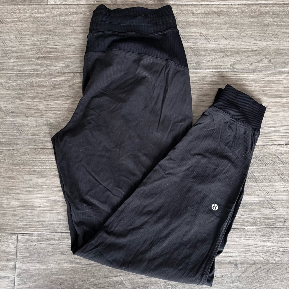 lululemon Dance Studio Joggers Size 6 in classic black.